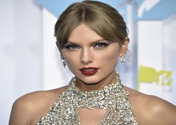 Taylor Swift arrives at the MTV Video Music Awards at the Prudential Center on Sunday, Aug. 28, 2022, in Newark, N.J. (Photo by Evan Agostini/Invision/AP)